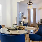 Stylish House With Yard 4 Pers *
