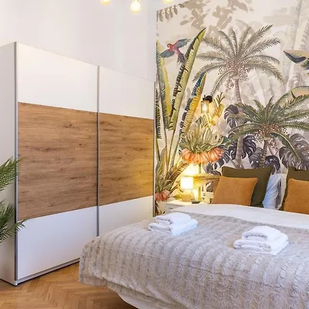 Stylish House With Yard 4 Pers Lejlighed Bukarest