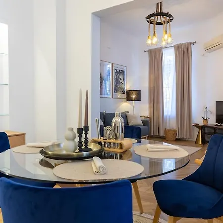 Stylish House With Yard 4 Pers *