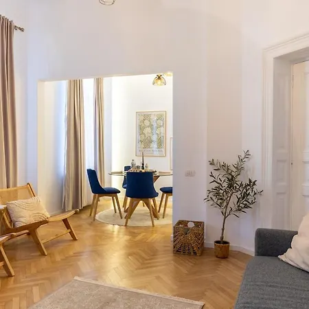 Stylish House With Yard 4 Pers * Bükreş