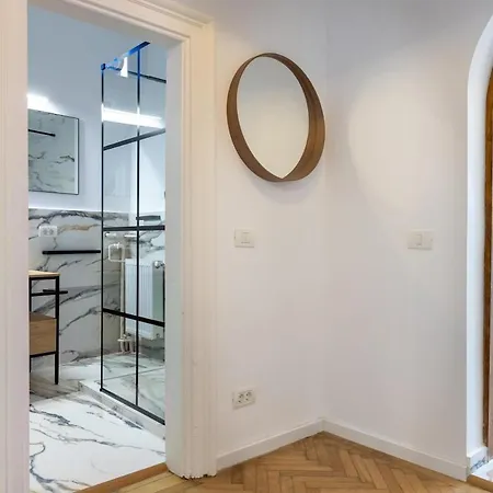 Stylish House With Yard 4 Pers Bucharest