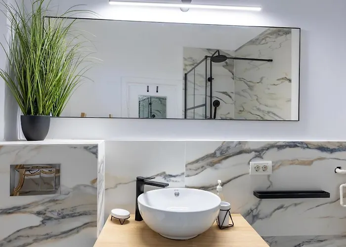 Stylish House With Yard 4 Pers *