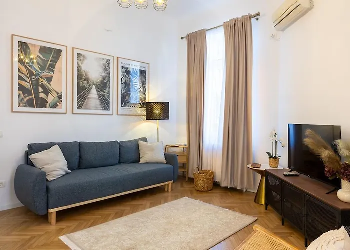 Stylish House With Yard 4 Pers Daire *