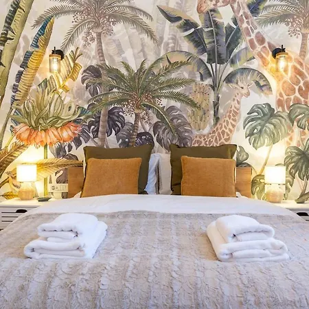 Апартаменти Stylish House With Yard 4 Pers Бухарест