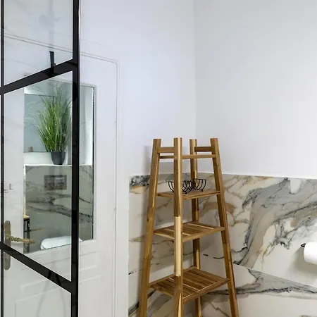 Stylish House With Yard 4 Pers