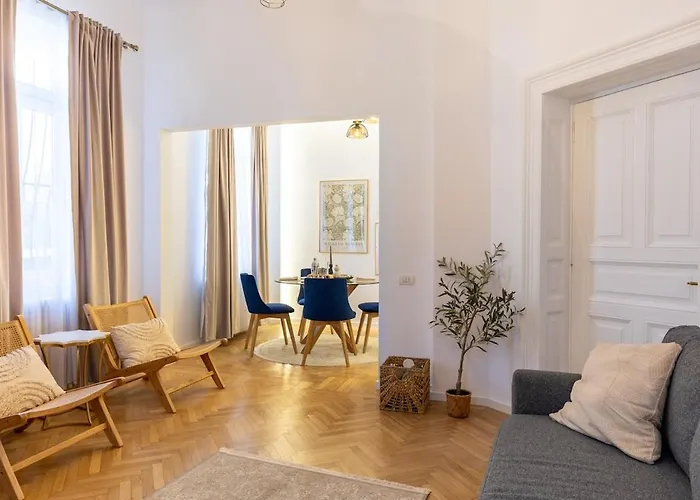 Stylish House With Yard 4 Pers * Bukareszt